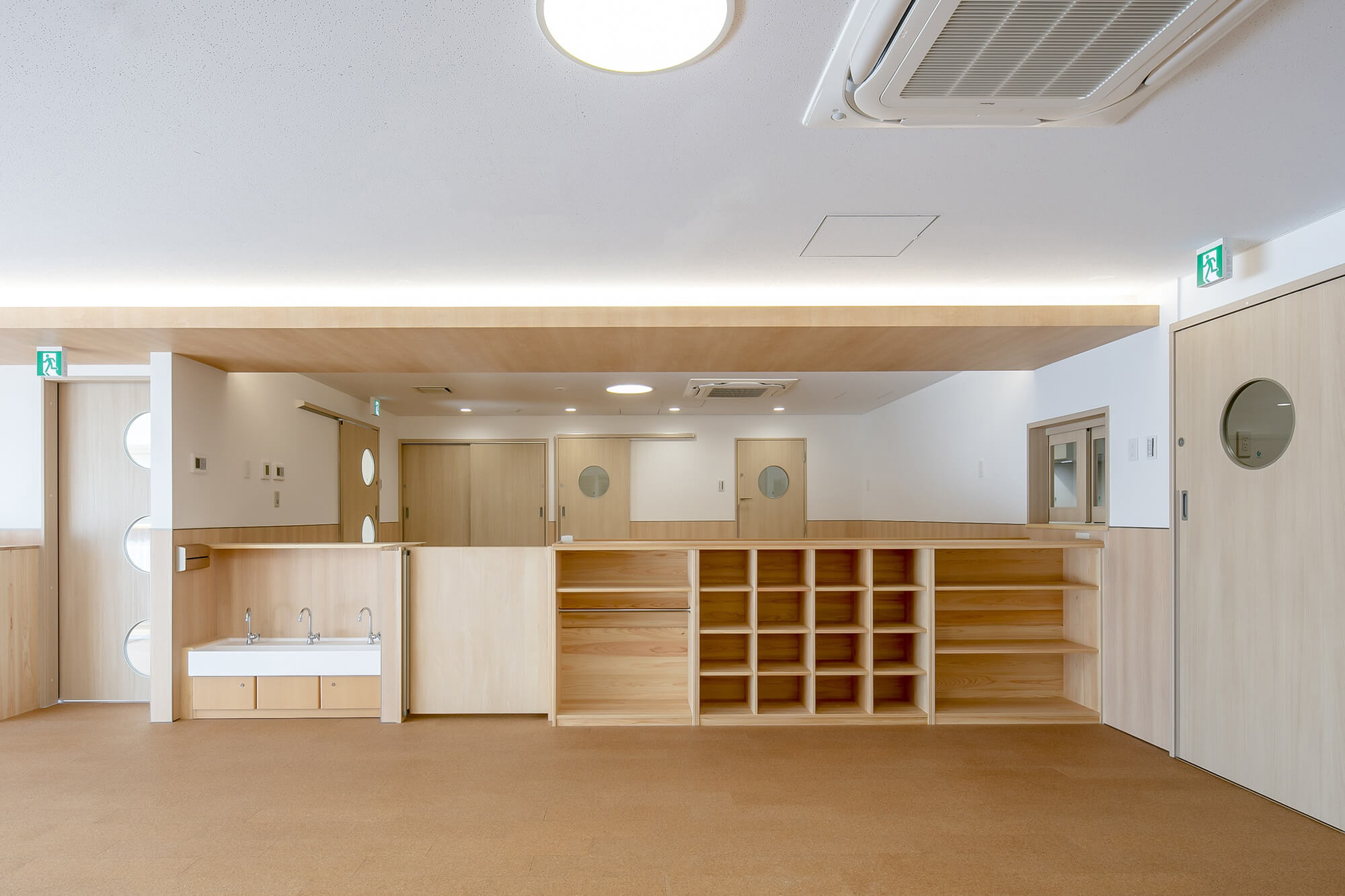 そでがうらの保育園 桧を使ったロッカー